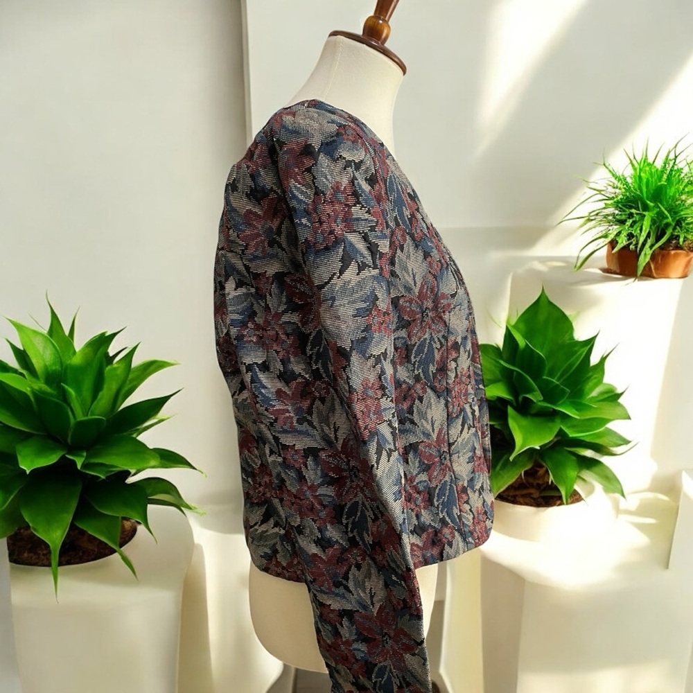 Red and Green Cropped Blazer with‎ Notched Lapels - Picture 12 of 12